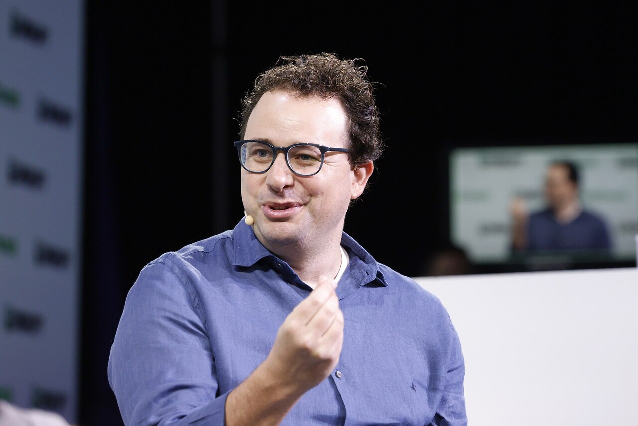 Dario Amodei, CEO kompanije Anthropic, upozorava: AI može uništiti 50% kancelarijskih poslova 1 Dario Amodei at TechCrunch Disrupt 2023 01 1