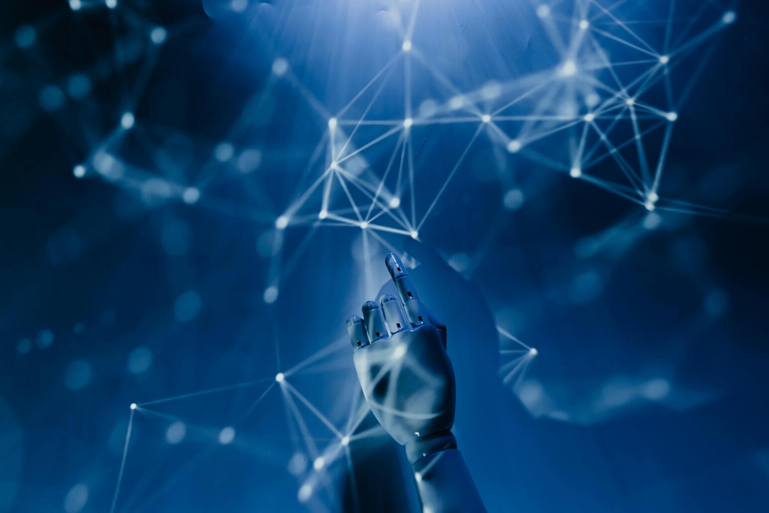 Dario Amodei, CEO kompanije Anthropic, upozorava: AI može uništiti 50% kancelarijskih poslova 5 pexels tara winstead 8386440 2 1