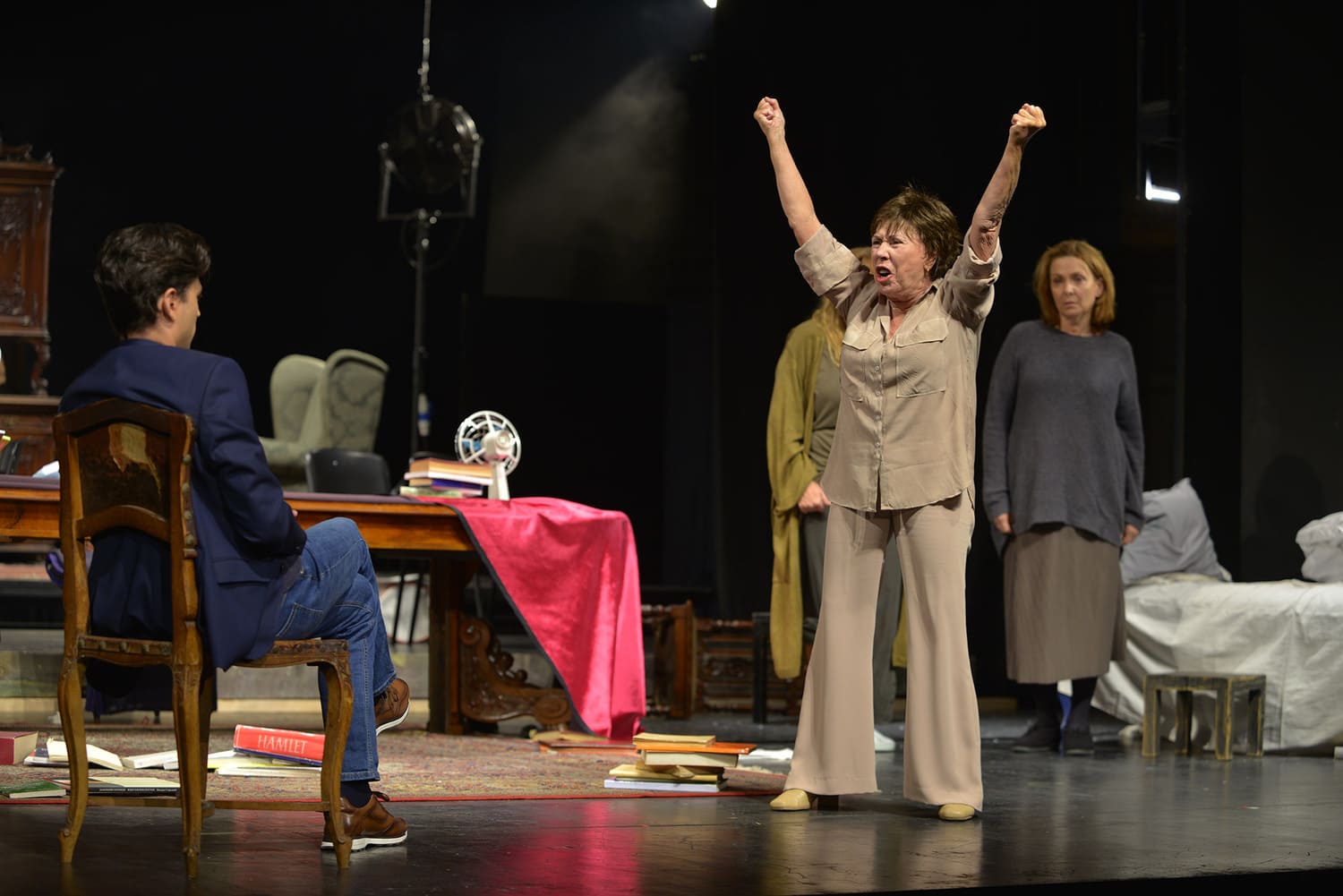 Stoto izvođenje predstave Vrat od stakla u JDP-u