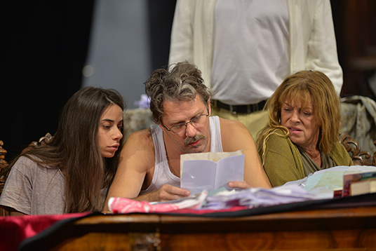 Stoto izvođenje predstave Vrat od stakla u JDP-u