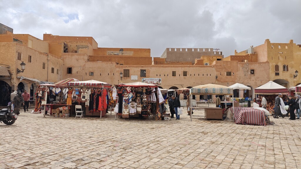 Suk El Garbija - pijaca, taksi i svakodnevica