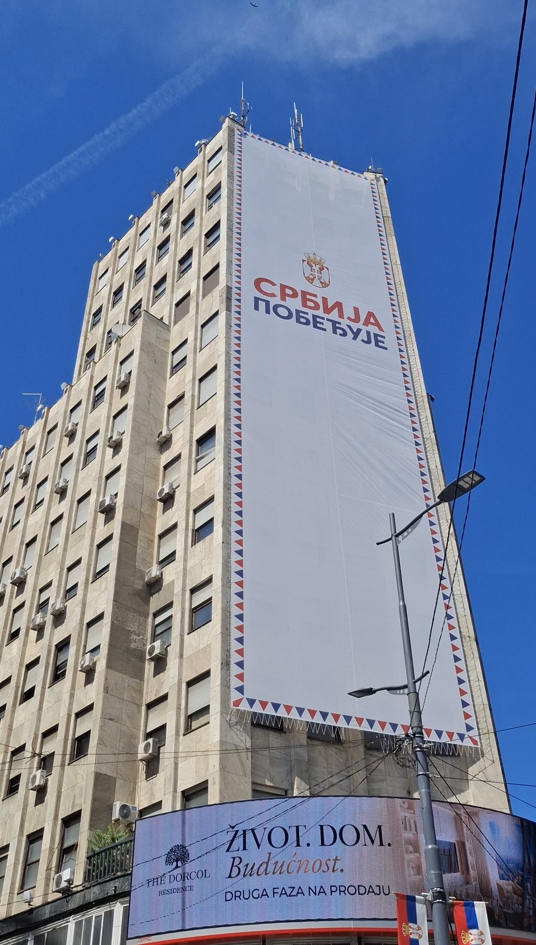 Zbog bilborda na Palati Albanija umiru strogo zaštićene ptice - bele čiope