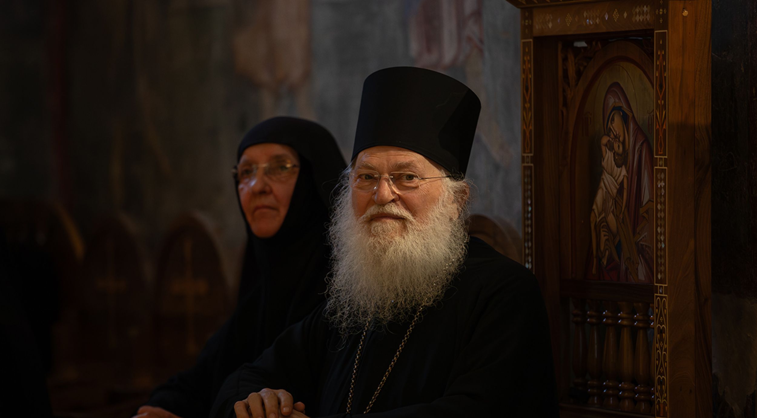 Pojas Presvete Bogorodice ostaje u Beogradu: Vernici čekaju i po 10 sati „Molim se za svu decu sveta“