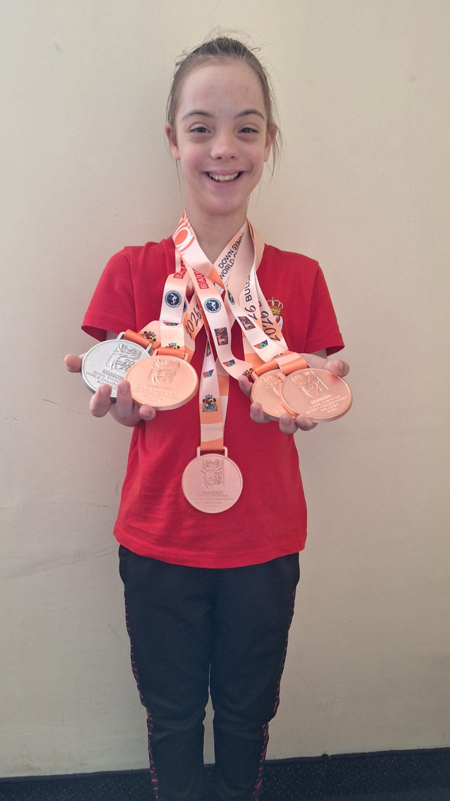 Dunja Stanojević osvojila pet medalja na Svetskom prvenstvu za osobe sa Daunovim sindromom 1 Devojčica osvojila pet medalja na Svetskom prvenstvu za osobe sa Daunovim sindromom