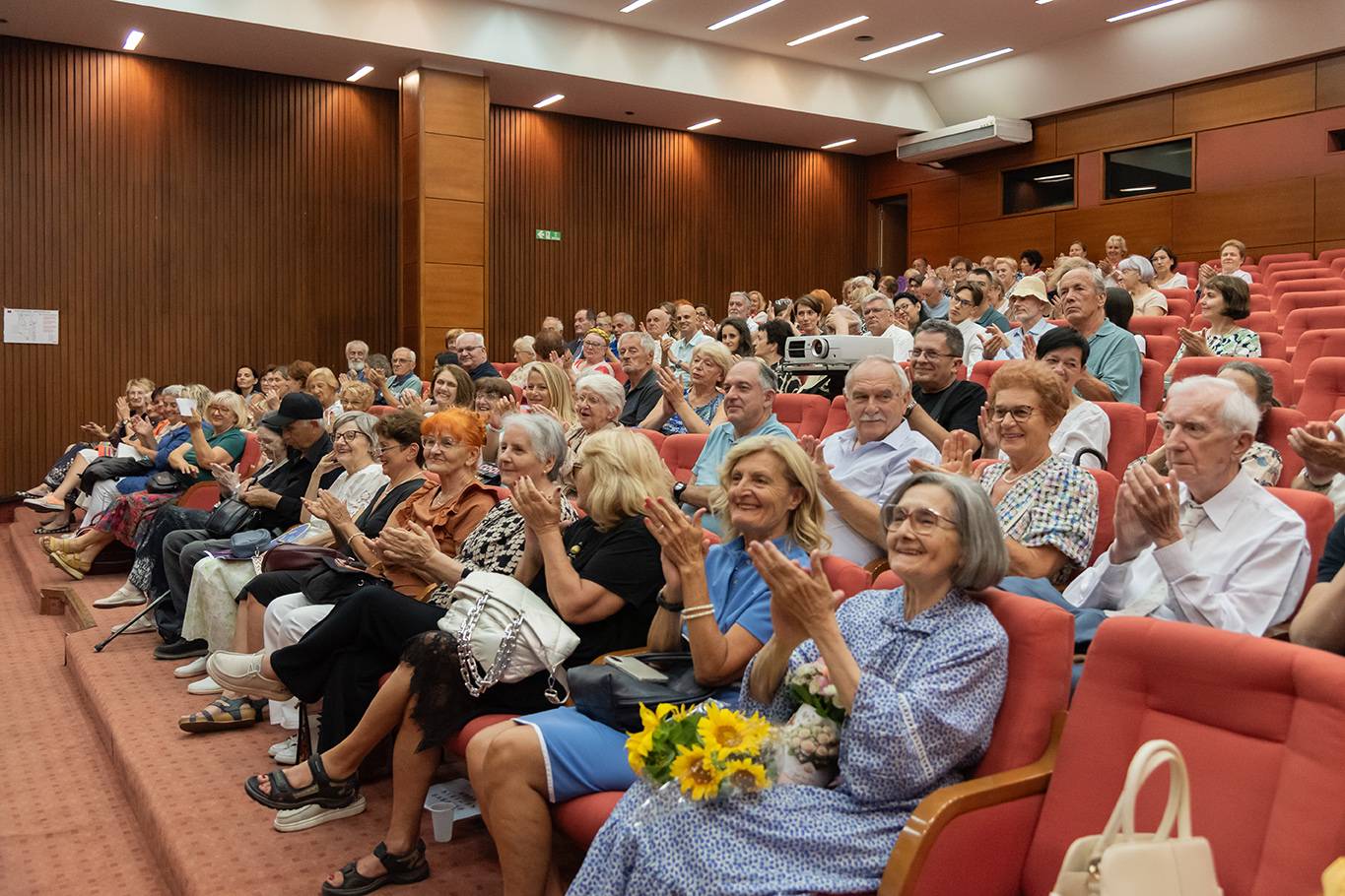 Draganova nagrada okupila putopisce od 60 do 94 godine 2 Draganova nagrada uručenje u Narodnoj biblioteci