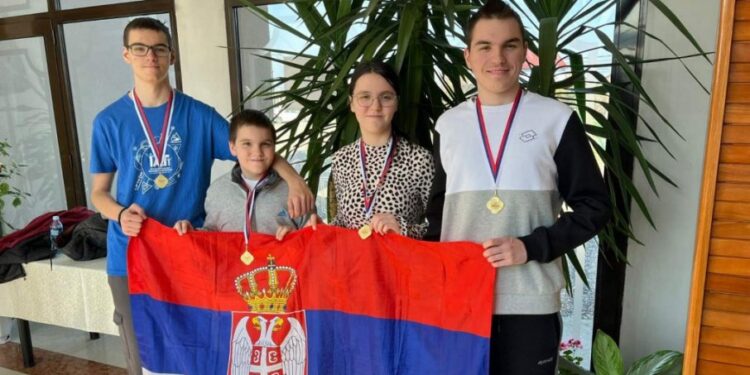 Porodica Hadži-Purić: Više od 300 medalja, četvoro dece i mama Jelena kojoj je to najvažnija titula 3 Porodica Hadži-Purić: Više od 300 medalja, četvoro dece i mama Jelena