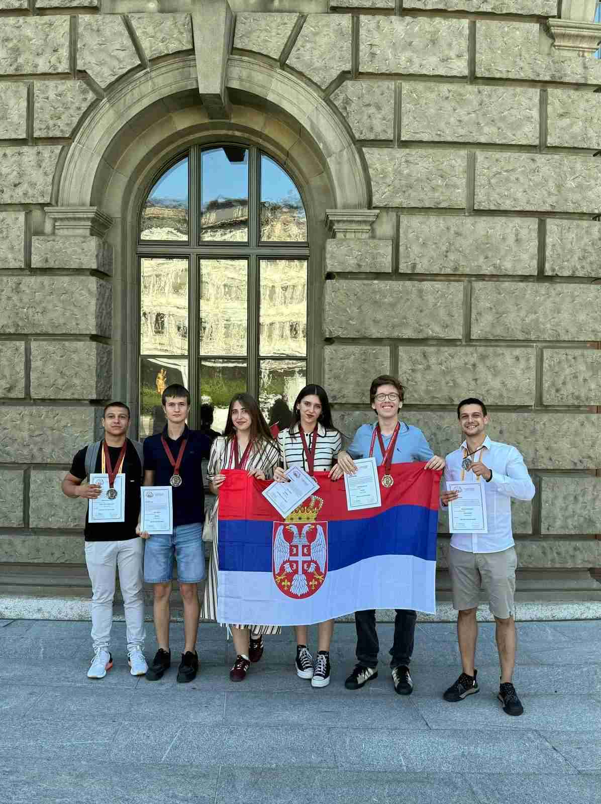 Mladi fizičari Srbije ostvarili istorijski uspeh: Prva srebrna medalja na IYPT-u 1 Mladi fizičari Srbije ostvarili istorijski uspeh: Prva srebrna medalja na IYPT-u