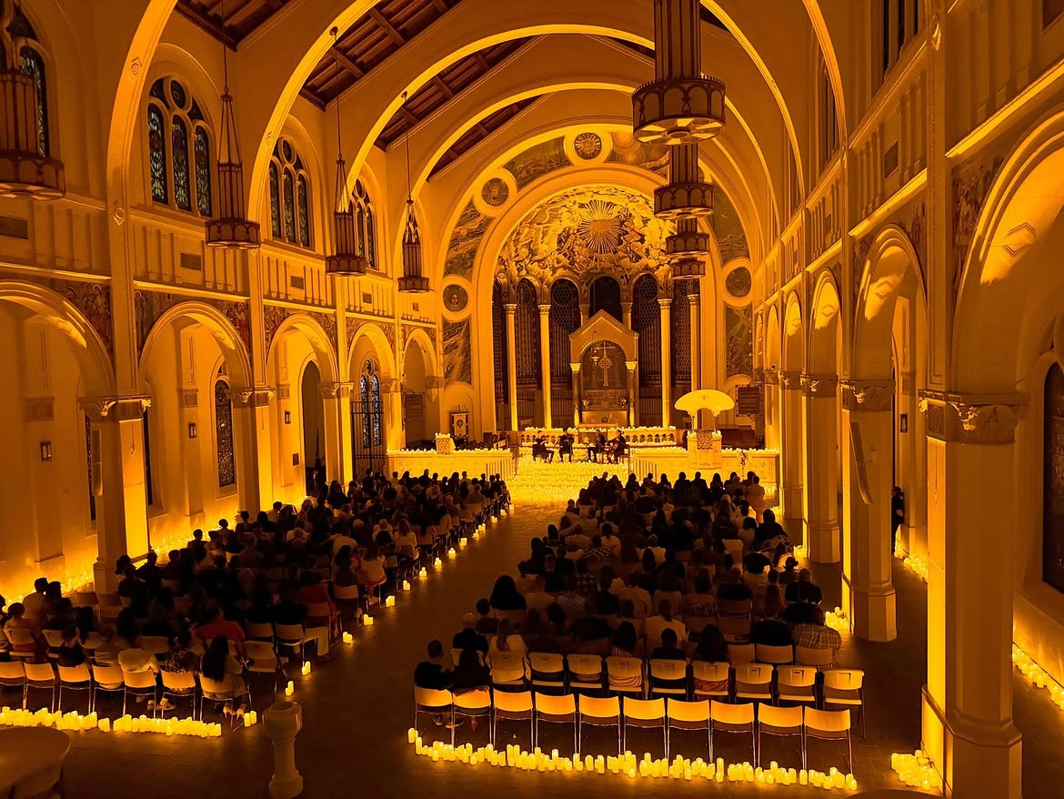 ,,Candlelight koncerti" stižu u Beograd: Hiljade sveća, Vivaldi, ABBA i Hans Zimmer 4 Candlelight koncerti stižu u Beograd: Hiljade sveća, Vivaldi, Queen, ABBA, Coldplay i Hans Zimmer